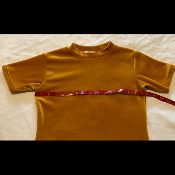 🎉 5/$15 🎉 LEE MING LITTLE VELVETY TOP (S) - Picture 4 of 8